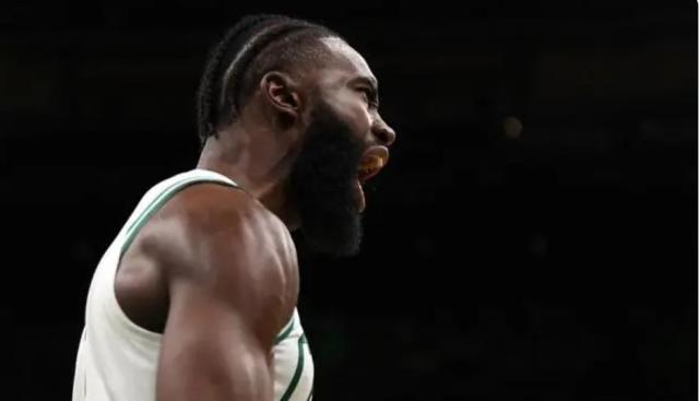 HTH直播-加时赛独砍11分击退宿敌 布朗强势反弹实现救赎