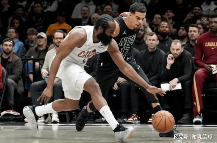 HTH-争议吹罚让哈登里程悲,13+10中锋不可或缺,对手两副将改变战局