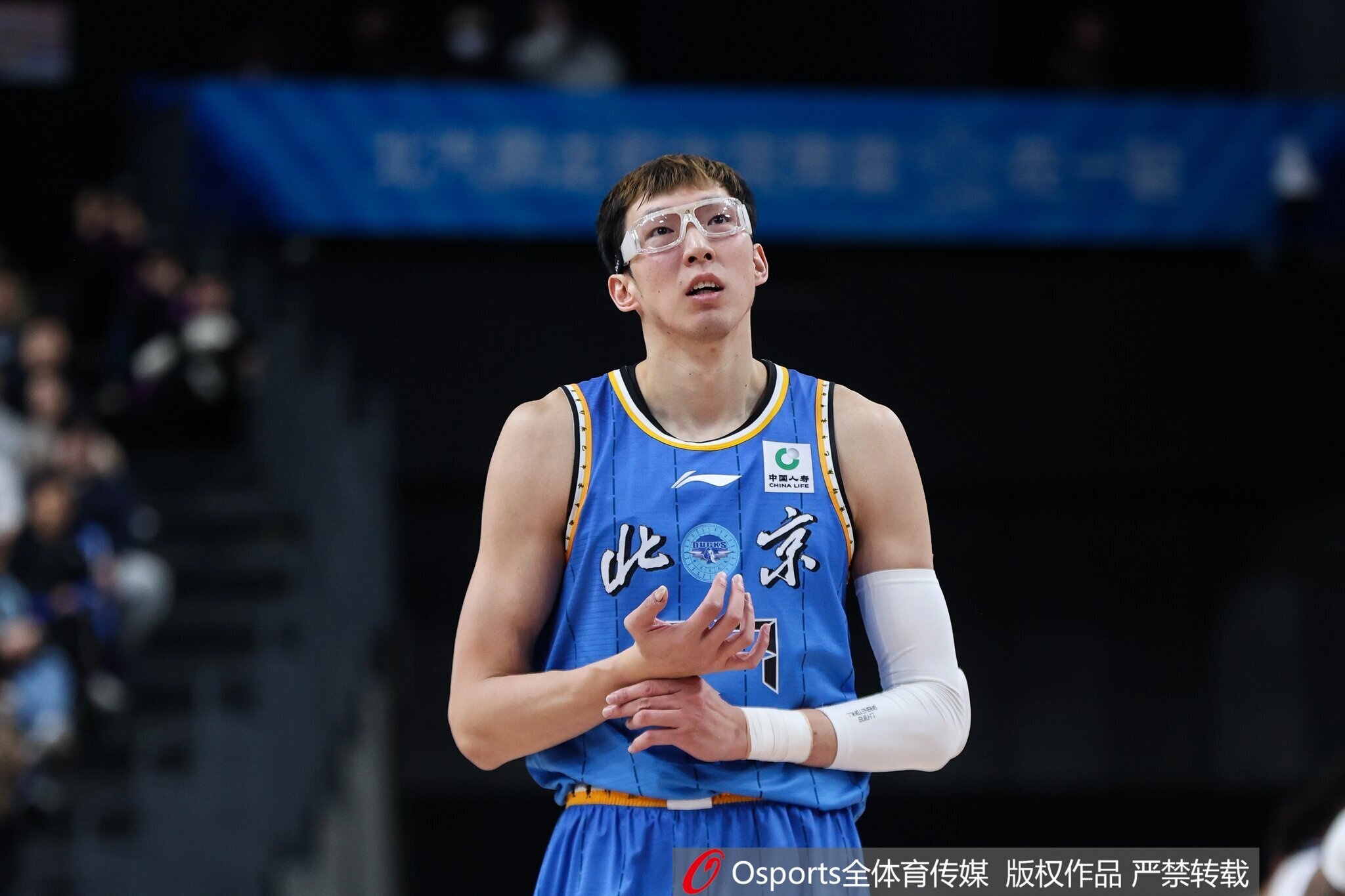 HTH平台-这场打得像外援!周琦终结十分高效 砍下23分13板&抢到7前场板